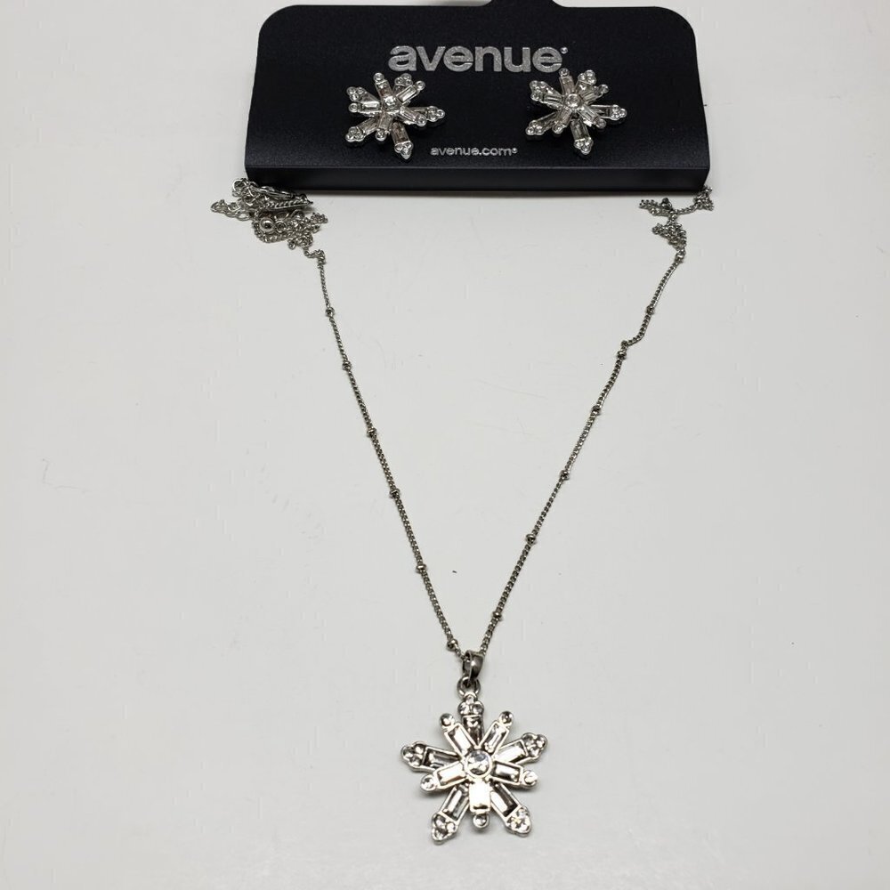 AVENUE Silver-tone Sparkling Crystals Snowflakes Pendant Necklace with Earrings - Picture 8 of 13